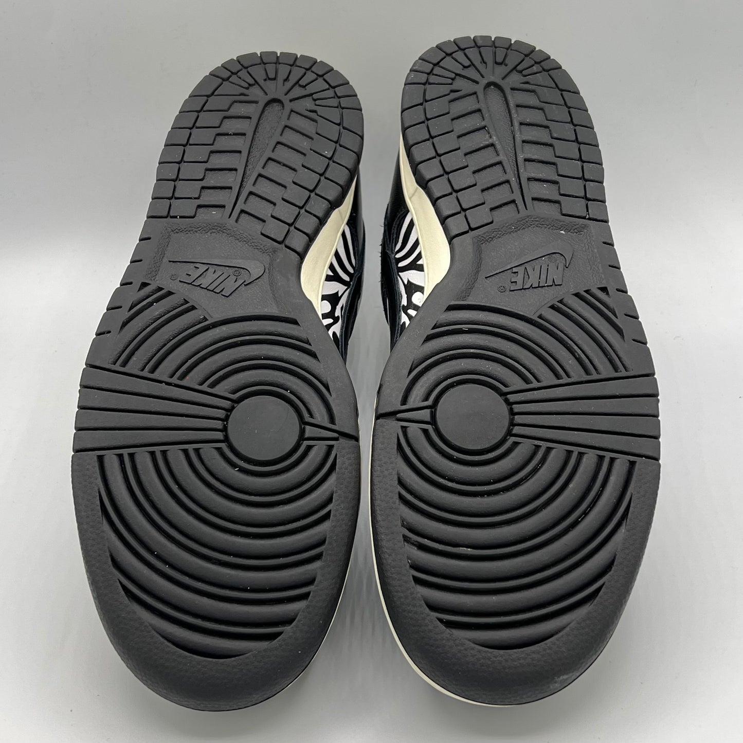 Nike SB Dunk Low OG QS Quartersnacks Zebra