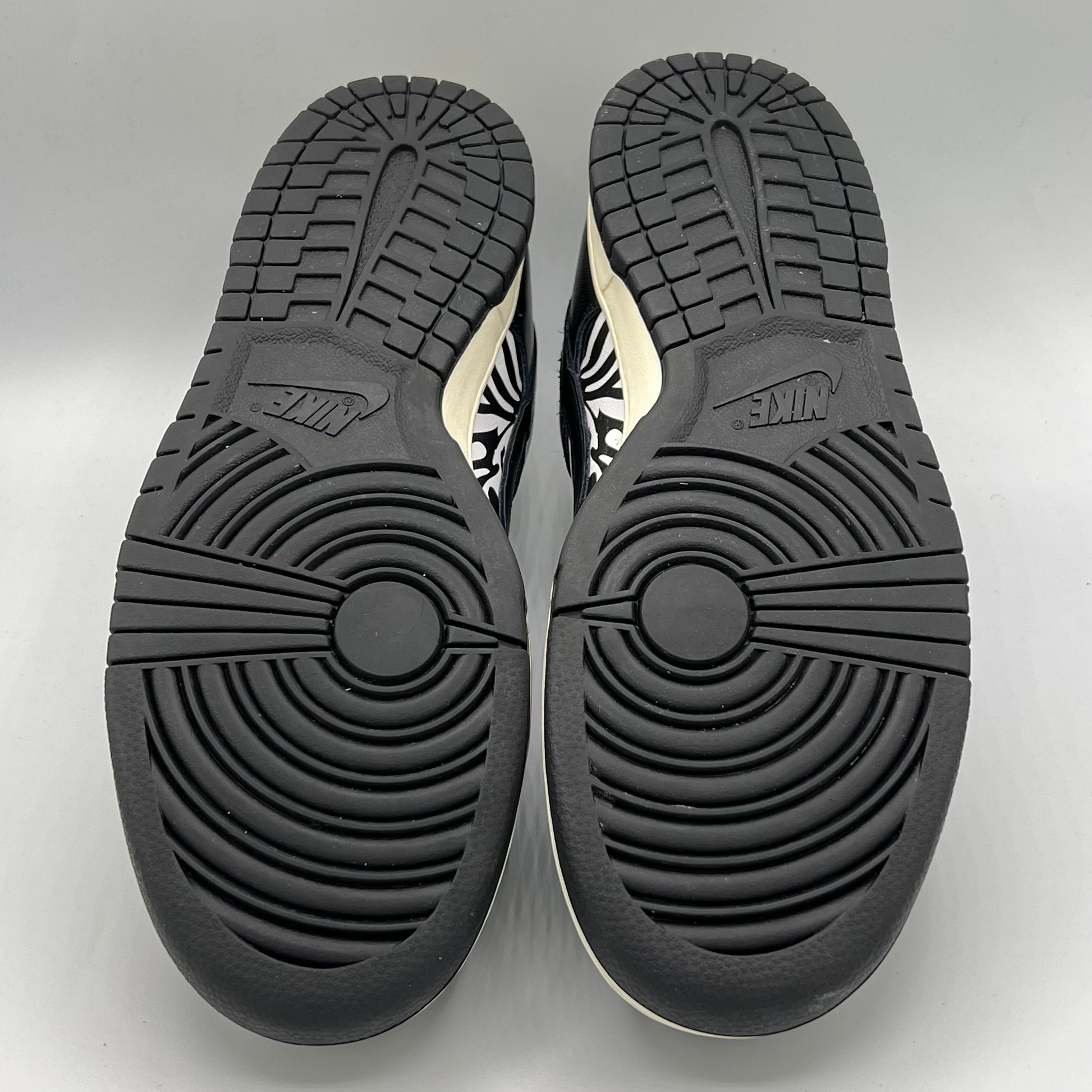 Nike SB Dunk Low OG QS Quartersnacks Zebra