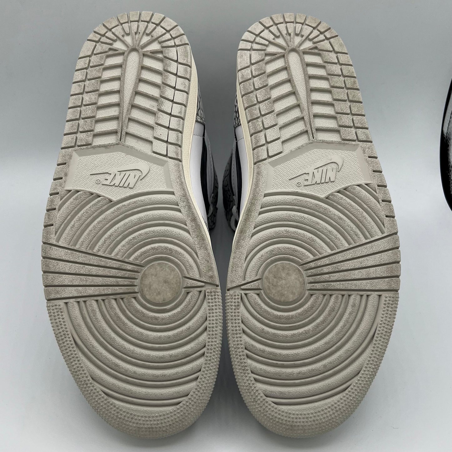 Jordan 1 Retro High OG White Cement