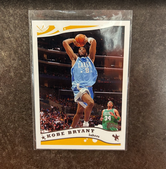 MINT Topps 2005 Kobe Bryant #69 Card