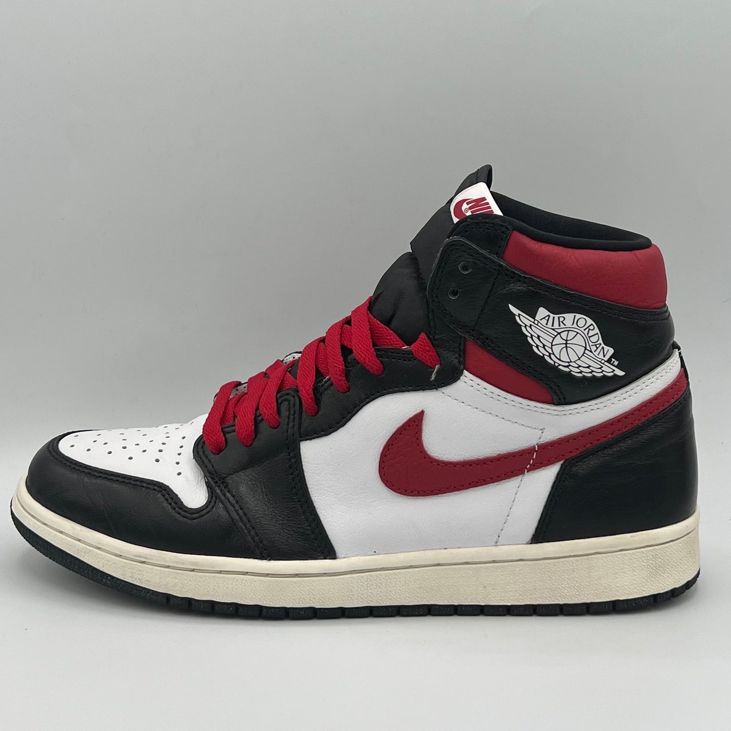 Jordan 1 Retro High Black Gym Red