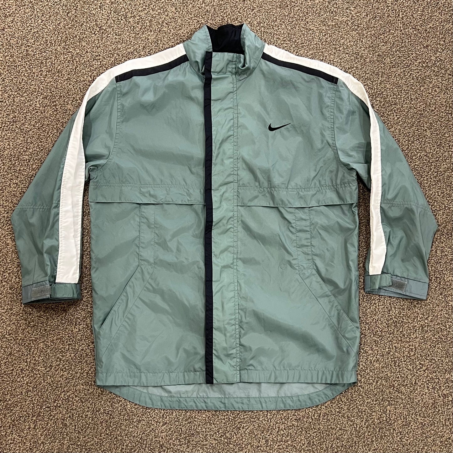 Vintage Women's Nike Nylon Windbreaker Green