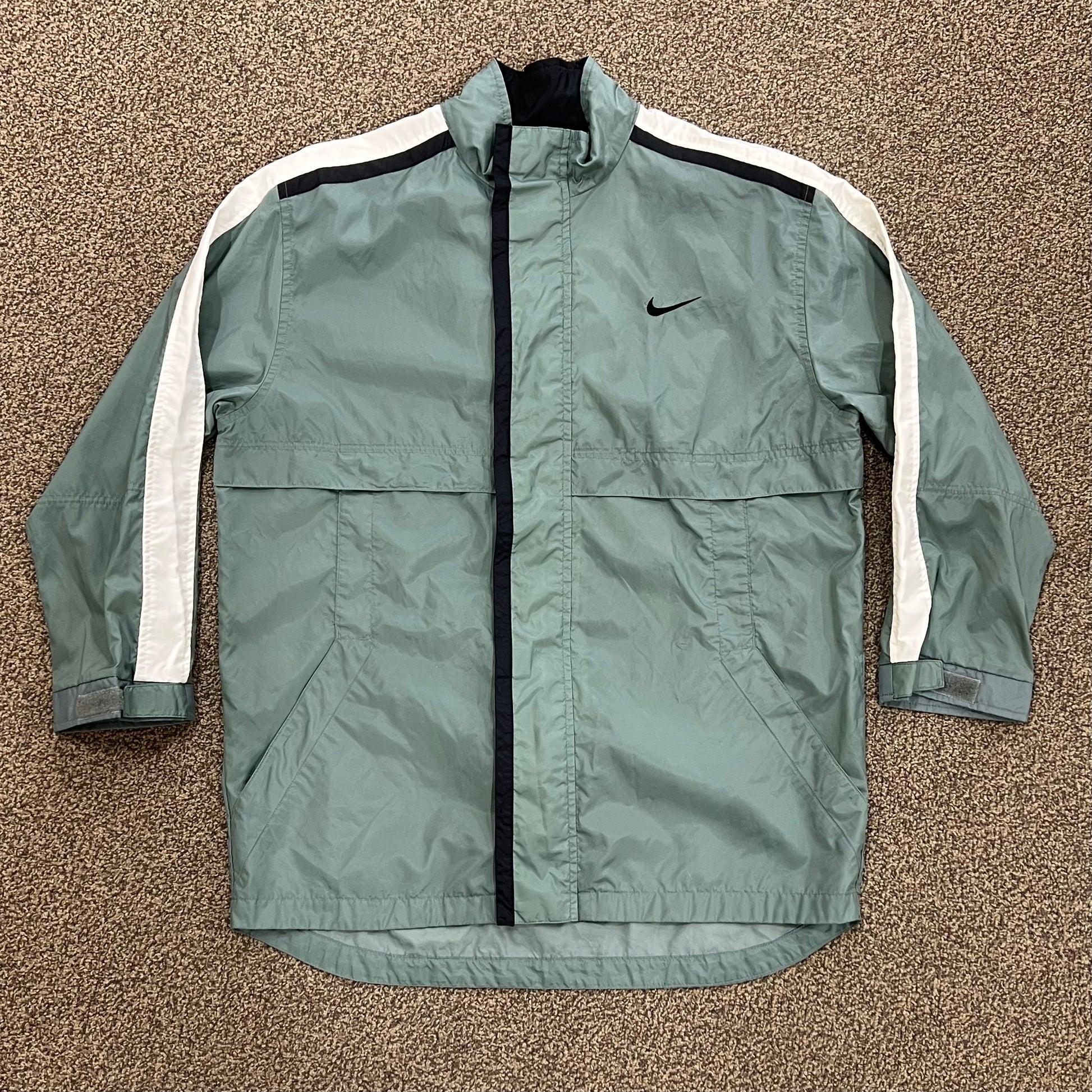 Vintage Women's Nike Nylon Windbreaker Green