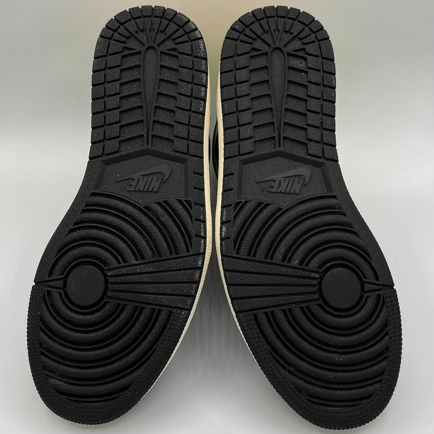 Jordan 1 Retro High White Black Volt University Gold