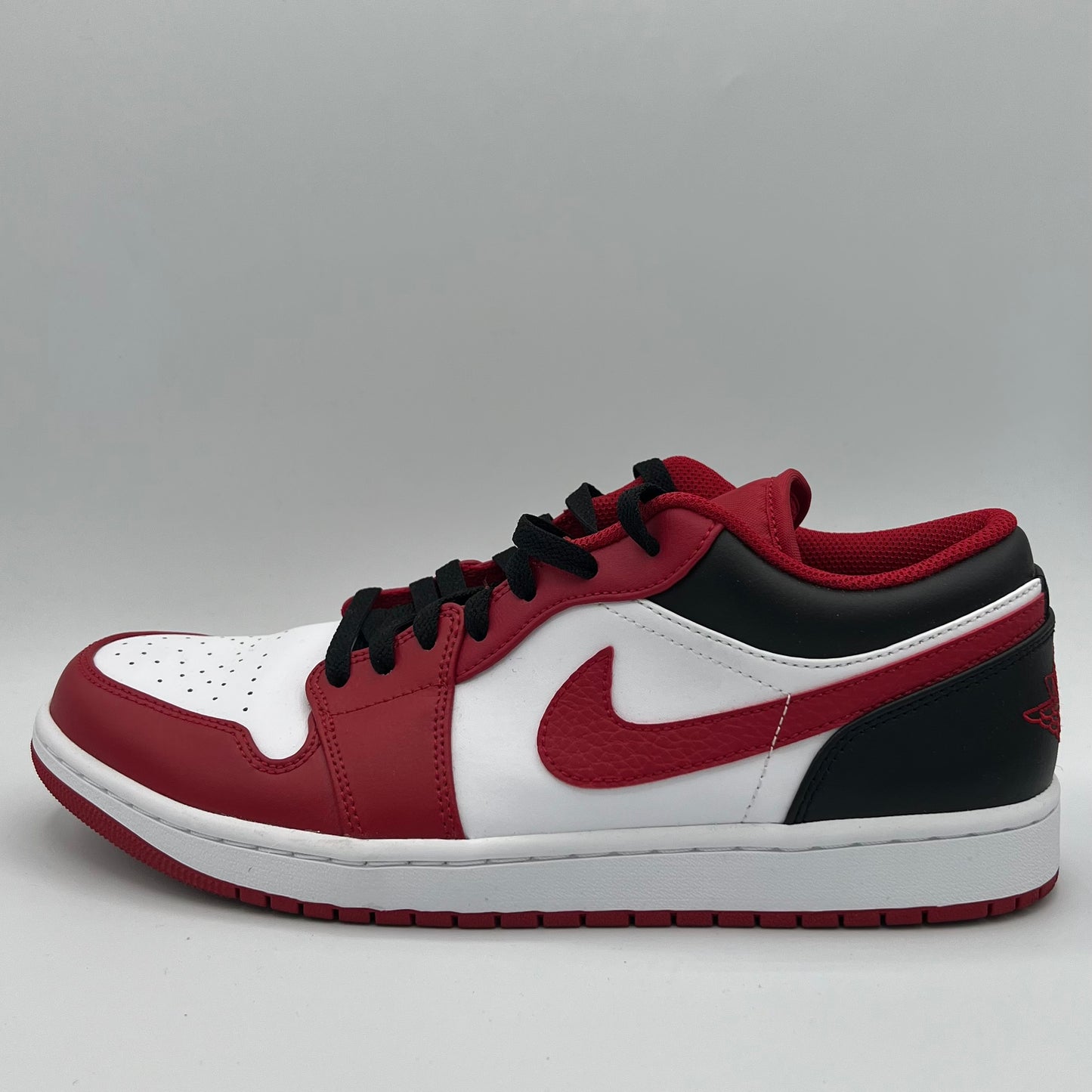 Jordan 1 Low Bulls